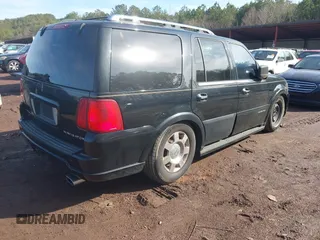 2005 Lincoln Navigator Luxury with VIN 5LMFU27515LJ24675, listed as a IAAI auction lot 41432560 with Not Provided miles. Bid and sale history available at carsss.com. Image 4.
