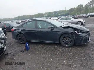 2025 Toyota Camry LE z VIN 4T1DBADK7SU513802, wystawiony jako IAAI lot #42259217 z przebiegiem 27 379 mil mil oraz . Historia ofert i sprzedaży dostępna na DreamBid. Obrazek 13.