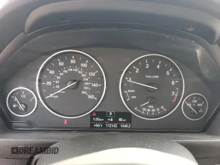 2015 BMW 3 Series 320i xDrive с VIN WBA3C3C55FK202226, выставлен на аукционе Copart как лот 60952825 с пробегом 112 142 миль миль и Списание • Salvage title. История ставок и продаж доступна на DreamBid. Изображение 9.