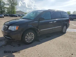 2015 Chrysler Town & Country Touring L z VIN 2C4RC1CG1FR705854, wystawiony jako Copart lot #56544295 z przebiegiem 135 886 mil mil oraz Szkoda całkowita • Salvage title. Historia ofert i sprzedaży dostępna na DreamBid. Obrazek 1.