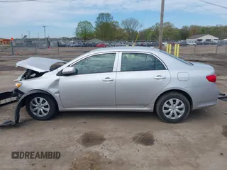 2010 Toyota Corolla z VIN 1NXBU4EE5AZ213816, wystawiony jako IAAI lot #42199718 z przebiegiem 9 100 mil mil oraz . Historia ofert i sprzedaży dostępna na DreamBid. Obrazek 14.