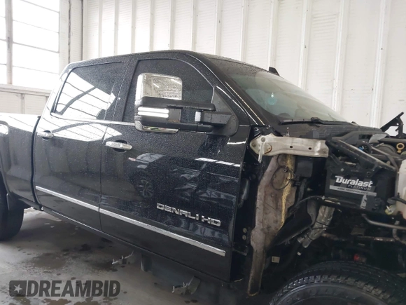 2016 GMC Sierra 2500HD Denali z VIN 1GT12UE82GF207890, wystawiony jako IAAI lot #41994971 z przebiegiem 101 221 mil mil oraz . Historia ofert i sprzedaży dostępna na DreamBid. Obrazek 13.