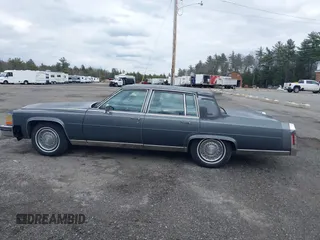 1985 Cadillac Fleetwood z VIN 1G6DW6989F9741010, wystawiony jako IAAI lot #41872467 z przebiegiem 75 417 mil mil oraz . Historia ofert i sprzedaży dostępna na DreamBid. Obrazek 15.