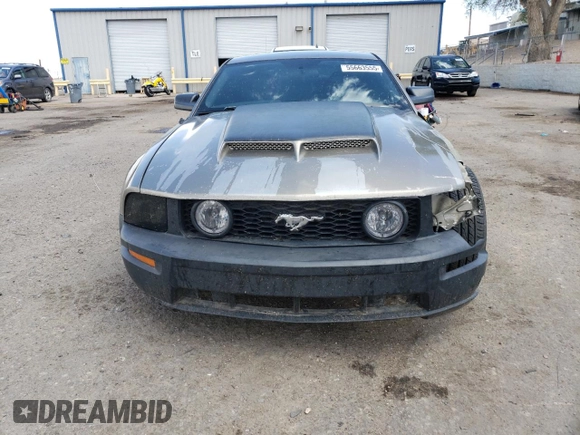 2005 Ford Mustang GT Deluxe z VIN 1ZVHT82H355259178, wystawiony jako Copart lot #55663555 z przebiegiem 194 211 mil mil oraz Szkoda całkowita • Salvage title. Historia ofert i sprzedaży dostępna na DreamBid. Obrazek 5.