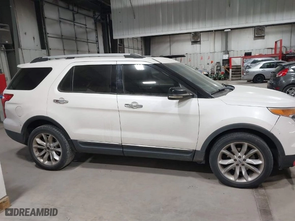 2011 Ford Explorer XLT with VIN 1FMHK8D82BGA53588, listed as a IAAI auction lot 41065278 with 191,006 mi miles. Bid and sale history available at carsss.com. Image 13.