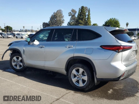 2022 Toyota Highlander LE with VIN 5TDBZRBH2NS183959, listed as a Copart auction lot 49261773 with 38,555 mi miles and . Bid and sale history available at DreamBid. Image 2.