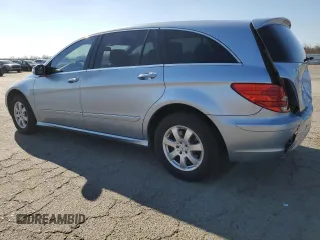 2007 Mercedes-Benz R-Class 3.5L with VIN 4JGCB65E67A055986, listed as a Copart auction lot 42439415 with 129,719 mi miles and Salvage Title. Bid and sale history available at carsss.com. Image 2.