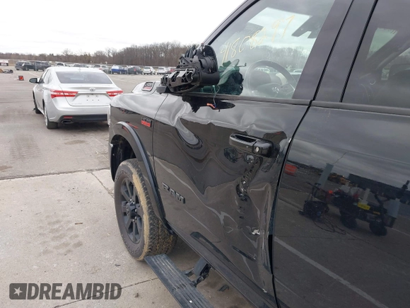 2019 Ram 2500 Laramie with VIN 3C6UR5FJ6KG574757, listed as a IAAI auction lot 41808297 with 33,981 mi miles. Bid and sale history available at carsss.com. Image 6.