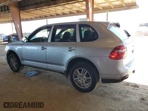 2009 Porsche Cayenne z VIN WP1AA29PX9LA02636, wystawiony jako Copart lot #50229185 z przebiegiem 133 885 mil mil oraz Szkoda całkowita • Salvage title. Historia ofert i sprzedaży dostępna na DreamBid. Obrazek 2.