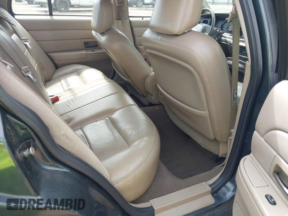 2003 Ford Crown Victoria LX z VIN 2FAFP74WX3X184730, wystawiony jako IAAI lot #42264132 z przebiegiem 297 561 mil mil oraz . Historia ofert i sprzedaży dostępna na DreamBid. Obrazek 8.