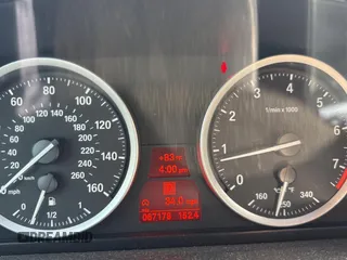 2013 BMW X6 xDrive50i z VIN 5UXFG8C54DL591836, wystawiony jako Copart lot #55171145 z przebiegiem 67 178 mil mil oraz Czysty tytuł • Clean title. Historia ofert i sprzedaży dostępna na DreamBid. Obrazek 8.