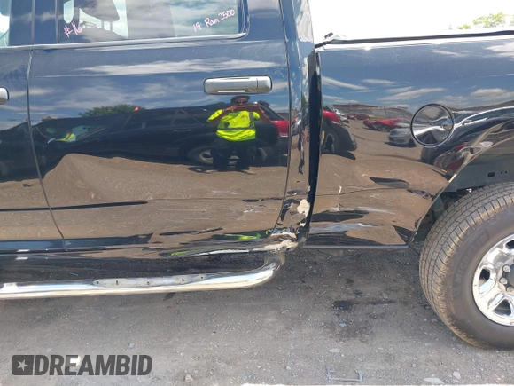 2019 Ram 2500 Tradesman with VIN 3C6UR5CL7KG552062, listed as a IAAI auction lot 42253889 with 56,067 mi miles and . Bid and sale history available at DreamBid. Image 6.