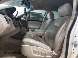 2008 Cadillac DTS 1SA z VIN 1G6KD57YX8U180665, wystawiony jako Copart lot #52109515 z przebiegiem 119 138 mil mil oraz Szkody całkowita. Historia ofert i sprzedaży dostępna na DreamBid. Obrazek 7.