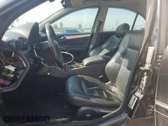 2005 Mercedes-Benz C 230 Kompressor z VIN WDBRF40J55F704686, wystawiony jako Copart lot #54995365 z przebiegiem 247 576 mil mil oraz Szkoda całkowita • Salvage title. Historia ofert i sprzedaży dostępna na DreamBid. Obrazek 7.