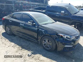 2020 Kia Optima LX z VIN 5XXGT4L32LG421062, wystawiony jako IAAI lot #41879797 z przebiegiem 203 379 mil mil oraz . Historia ofert i sprzedaży dostępna na DreamBid. Obrazek 1.