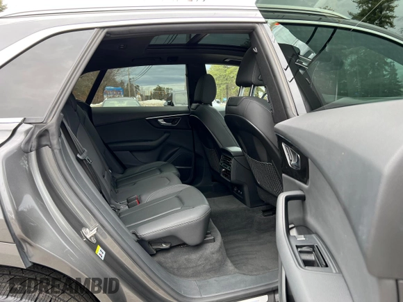 2019 Audi Q8 Premium Plus z VIN WA1BVAF19KD028045, wystawiony jako Copart lot #48666925 z przebiegiem 112 755 mil mil oraz Czysty tytuł • Clean title. Historia ofert i sprzedaży dostępna na DreamBid. Obrazek 6.