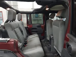2007 Jeep Wrangler Unlimited Sahara z VIN 1J4GA59157L218278, wystawiony jako IAAI lot #41871773 z przebiegiem 145 992 mil mil oraz . Historia ofert i sprzedaży dostępna na DreamBid. Obrazek 8.