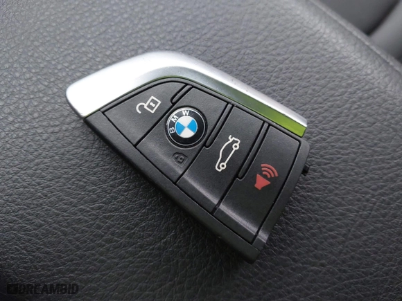 2020 BMW X2 sDrive28i with VIN WBXYH9C08L5R62746, listed as a IAAI auction lot 41788571 with 20,981 mi miles. Bid and sale history available at carsss.com. Image 11.