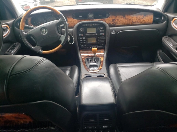 2005 Jaguar XJ Vanden Plas z VIN SAJWA82C15SG37427, wystawiony jako Copart lot #60749795 z przebiegiem 90 122 mil mil oraz Czysty tytuł • Clean title. Historia ofert i sprzedaży dostępna na DreamBid. Obrazek 8.