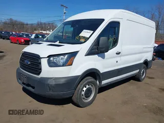 2019 Ford Transit z VIN 1FTYR1CM6KKB81786, wystawiony jako IAAI lot #41638685 z przebiegiem 87 476 mil mil oraz . Historia ofert i sprzedaży dostępna na DreamBid. Obrazek 19.