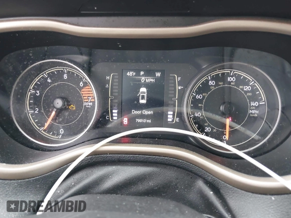 2018 Jeep Cherokee Latitude Tech Connect z VIN 1C4PJLCB0JD595520, wystawiony jako IAAI lot #42020413 z przebiegiem 79 910 mil mil oraz . Historia ofert i sprzedaży dostępna na DreamBid. Obrazek 7.