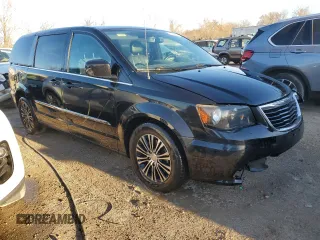 2014 Chrysler Town & Country S with VIN 2C4RC1HG7ER191693, listed as a Copart auction lot 75534013 with 136,231 mi miles and Salvage Title. Bid and sale history available at DreamBid. Image 4.