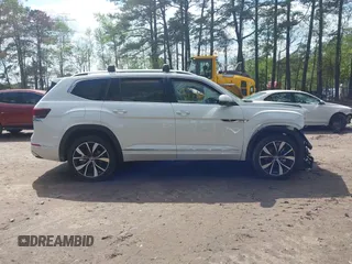 2024 Volkswagen Atlas SEL Premium R-Line with VIN 1V2FR2CA2RC617765, listed as a IAAI auction lot 41990546 with 15,098 mi miles and . Bid and sale history available at DreamBid. Image 14.