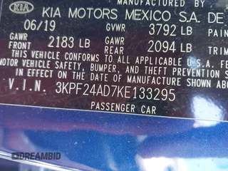 2019 Kia Forte LXS z VIN 3KPF24AD7KE133295, wystawiony jako IAAI lot #41956903 z przebiegiem 127 344 mil mil oraz . Historia ofert i sprzedaży dostępna na DreamBid. Obrazek 9.