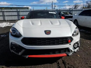 2019 FIAT 124 Spider Urbana Edition z VIN JC1NFAEK8K0142228, wystawiony jako Copart lot #42313995 z przebiegiem 13 935 mil mil oraz Szkoda całkowita • Salvage title. Historia ofert i sprzedaży dostępna na DreamBid. Obrazek 5.