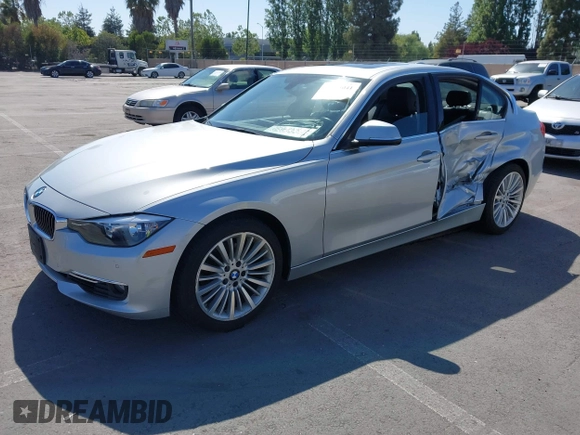 2014 BMW 3 Series 328i z VIN WBA3C1C52EK108811, wystawiony jako IAAI lot #42213041 z przebiegiem 65 634 mil mil oraz . Historia ofert i sprzedaży dostępna na DreamBid. Obrazek 17.