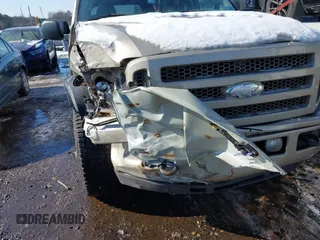 2005 Ford Excursion Limited с VIN 1FMNU43S85ED45734, выставлен на аукционе IAAI как лот 41414423 с пробегом 210 259 миль миль и . История ставок и продаж доступна на DreamBid. Изображение 17.