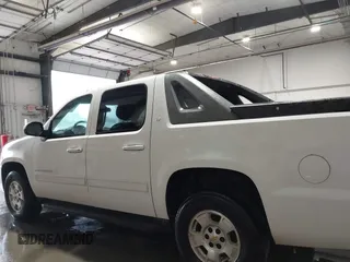 2009 Chevrolet Avalanche 2LT z VIN 3GNFK22089G289836, wystawiony jako IAAI lot #42208040 z przebiegiem 225 497 mil mil oraz . Historia ofert i sprzedaży dostępna na DreamBid. Obrazek 14.