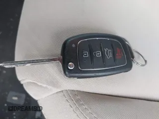 2015 Hyundai Sonata SE z VIN 5NPE24AF4FH074138, wystawiony jako IAAI lot #42332161 z przebiegiem 91 226 mil mil oraz . Historia ofert i sprzedaży dostępna na DreamBid. Obrazek 11.