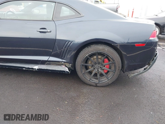2014 Chevrolet Camaro LT z VIN 2G1FB1E3XE9265155, wystawiony jako IAAI lot #41227609 z przebiegiem 104 786 mil mil oraz . Historia ofert i sprzedaży dostępna na DreamBid. Obrazek 6.