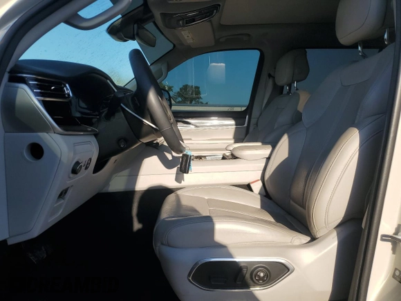 2022 Jeep Grand Wagoneer with VIN 1C4SJUAT4NS181525, listed as a Copart auction lot 72980394 with 32,714 mi miles and Salvage title. Bid and sale history available at DreamBid. Image 7.