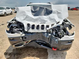 2020 Jeep Cherokee Trailhawk z VIN 1C4PJMBN0LD553823, wystawiony jako Copart lot #59796745 z przebiegiem 101 916 mil mil oraz Szkoda całkowita • Salvage title. Historia ofert i sprzedaży dostępna na DreamBid. Obrazek 5.