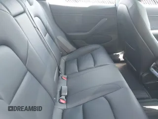 2018 Tesla Model 3 Long Range Battery z VIN 5YJ3E1EB9JF086703, wystawiony jako IAAI lot #42290193 z przebiegiem 46 255 mil mil oraz . Historia ofert i sprzedaży dostępna na DreamBid. Obrazek 8.