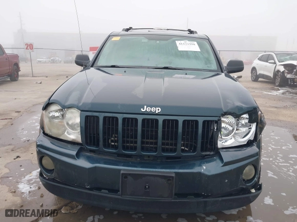 2005 Jeep Grand Cherokee Laredo with VIN 1J4GS48K45C677011, listed as a IAAI auction lot 41121018 with 210,814 mi miles. Bid and sale history available at carsss.com. Image 12.