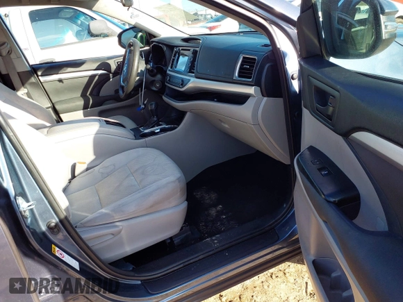 2018 Toyota Highlander LE with VIN 5TDZZRFH1JS246973, listed as a IAAI auction lot 41724379 with 185,461 mi miles and . Bid and sale history available at DreamBid. Image 5.