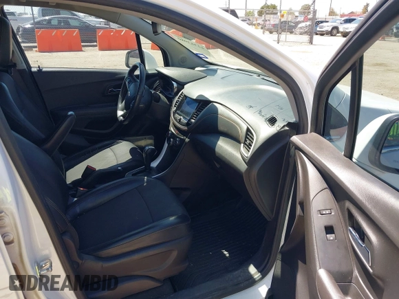 2020 Chevrolet Trax LT with VIN KL7CJLSB0LB070677, listed as a IAAI auction lot 42303980 with 95,043 mi miles and . Bid and sale history available at DreamBid. Image 5.