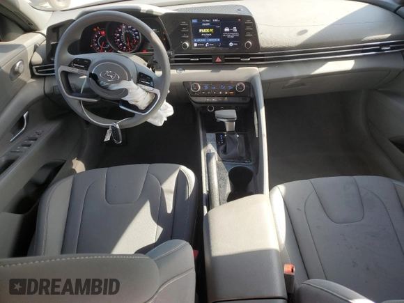 2022 Hyundai Elantra SEL z VIN 5NPLM4AG1NH083467, wystawiony jako Copart lot #55563535 z przebiegiem 32 178 mil mil oraz Szkoda całkowita • Salvage title. Historia ofert i sprzedaży dostępna na DreamBid. Obrazek 8.
