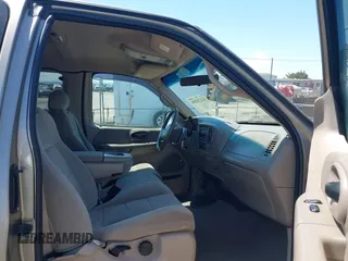 2001 Ford F-150 XL z VIN 2FTRX18L61CA78784, wystawiony jako IAAI lot #42228289 z przebiegiem 208 507 mil mil oraz . Historia ofert i sprzedaży dostępna na DreamBid. Obrazek 5.