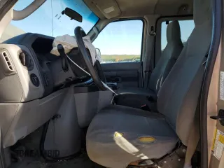 2013 Ford Econoline Passenger XL с VIN 1FBSS3BL3DDA77735, выставлен на аукционе Copart как лот 60723265 с пробегом 402 267 миль миль и Списание • Salvage title. История ставок и продаж доступна на DreamBid. Изображение 7.