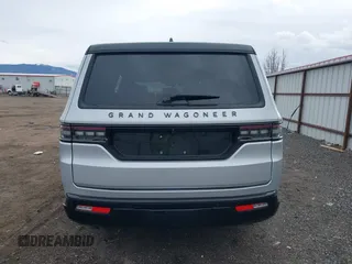2024 Jeep Grand Wagoneer Series II z VIN 1C4SJSFP2RS150117, wystawiony jako IAAI lot #41732938 z przebiegiem 17 993 mil mil oraz . Historia ofert i sprzedaży dostępna na DreamBid. Obrazek 16.