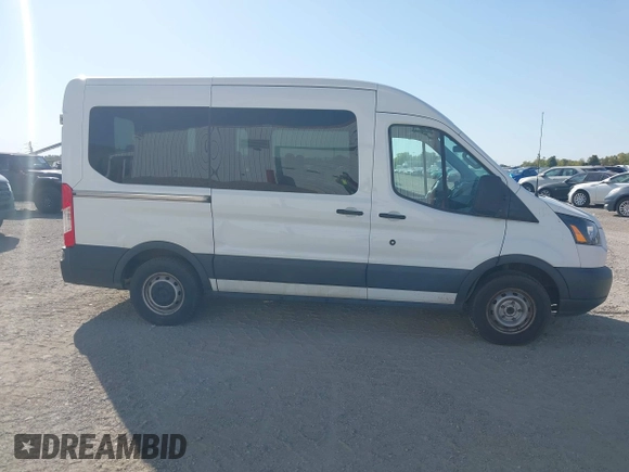 2017 Ford Transit Passenger XL z VIN 1FMZK1CM9HKA28283, wystawiony jako IAAI lot #39970695 z przebiegiem 151 916 mil mil oraz . Historia ofert i sprzedaży dostępna na DreamBid. Obrazek 12.