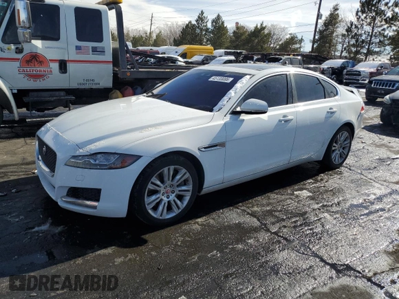 2016 Jaguar XF 35t Premium z VIN SAJBD4BV5GCY10327, wystawiony jako Copart lot #45133085 z przebiegiem 74 860 mil mil oraz Szkoda całkowita • Salvage title. Historia ofert i sprzedaży dostępna na DreamBid. Obrazek 1.