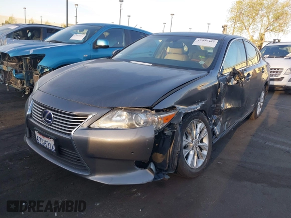 2013 Lexus ES 300h z VIN JTHBW1GG3D2015178, wystawiony jako IAAI lot #42045484 z przebiegiem 104 301 mil mil oraz . Historia ofert i sprzedaży dostępna na DreamBid. Obrazek 17.