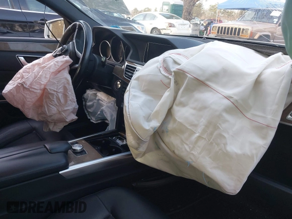 2014 Mercedes-Benz E 350 Luxury with VIN WDDHF8JB2EB043563, listed as a IAAI auction lot 41887276 with 73,003 mi miles and . Bid and sale history available at DreamBid. Image 5.
