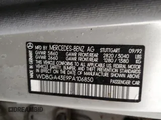 1993 Mercedes-Benz 400 z VIN WDBGA43E9PA106850, wystawiony jako Copart lot #85744534 z przebiegiem 155 005 mil mil oraz Tytuł czysty. Historia ofert i sprzedaży dostępna na DreamBid. Obrazek 12.