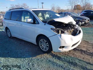 2013 Toyota Sienna XLE AAS with VIN 5TDYK3DC4DS305068, listed as a IAAI auction lot 40909667 with 227,746 mi miles. Bid and sale history available at carsss.com. Image 1.